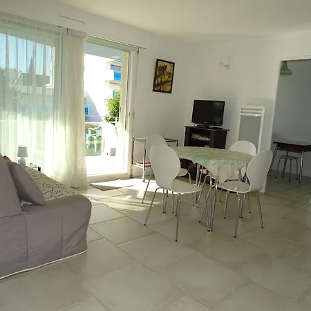 Tres Agreable Avec Terrasse Au Pied De La Plage - Commerces Et Gare A Pieds - Ref 341 Апартаменты *