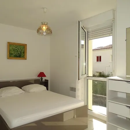 Tres Agreable Avec Terrasse Au Pied De La Plage - Commerces Et Gare A Pieds - Ref 341 * Руайян